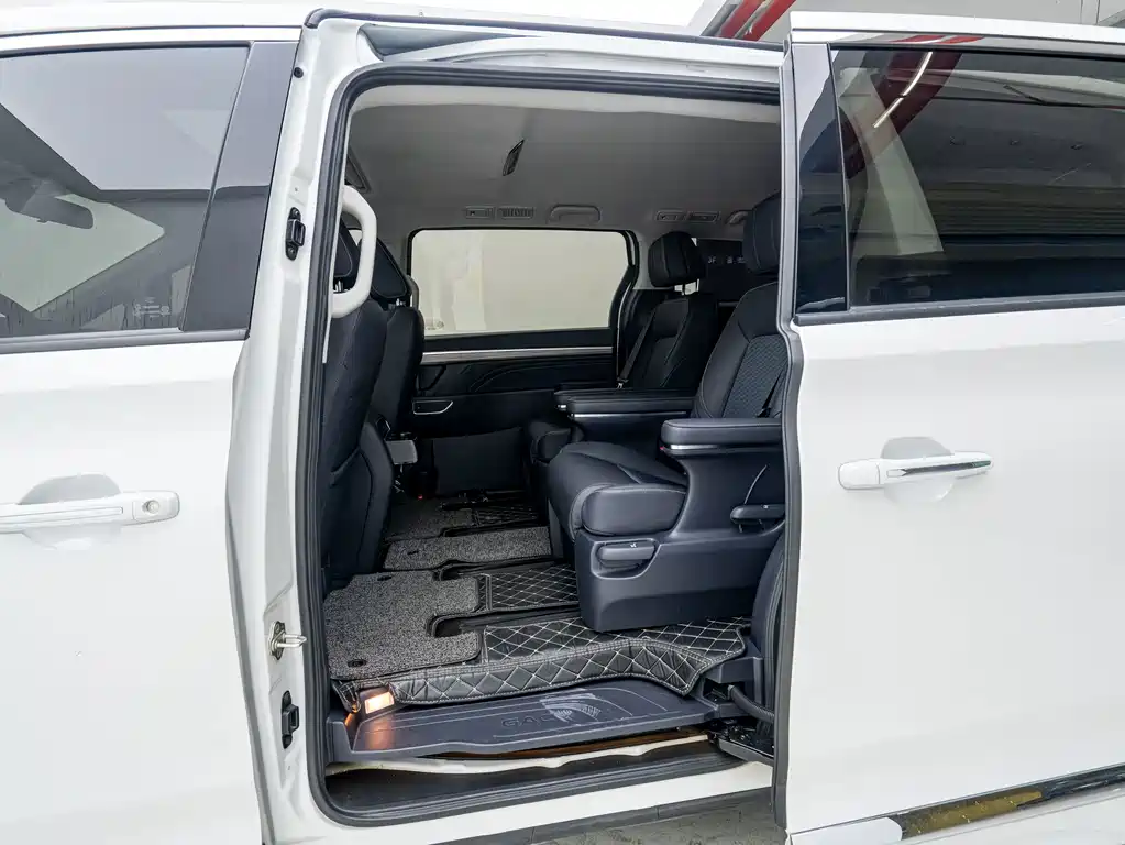 GAC Motor Trumpchi M8 — фото 15