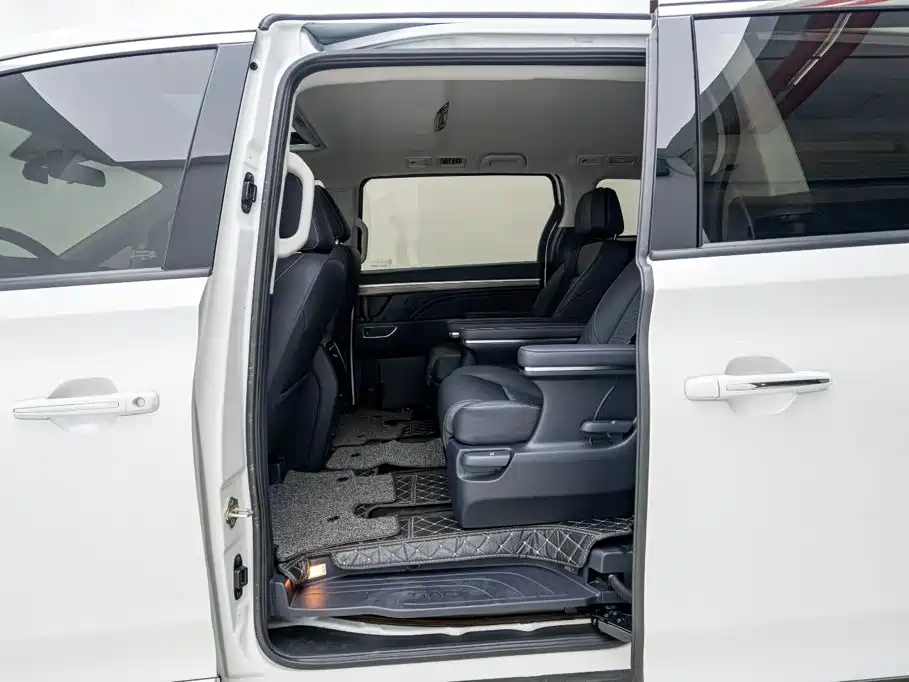 GAC Motor Trumpchi M8 — фото 17