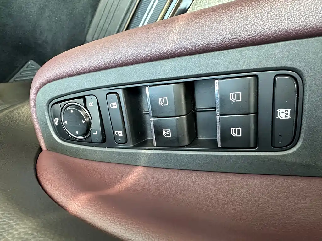 GAC Motor Trumpchi M6 — фото 10