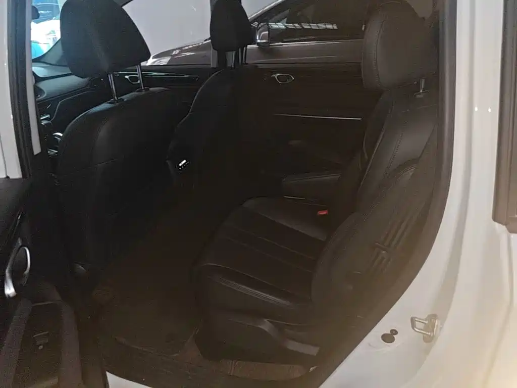 GAC Motor Trumpchi M6 — фото 17