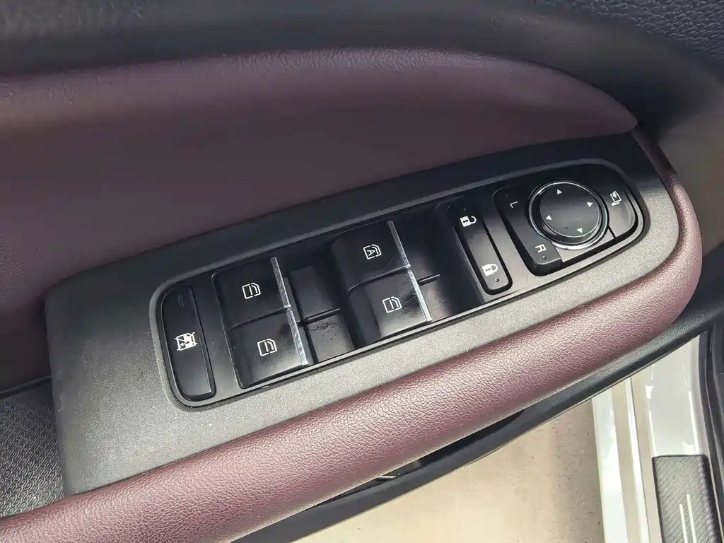 GAC Motor Trumpchi M6 — фото 13
