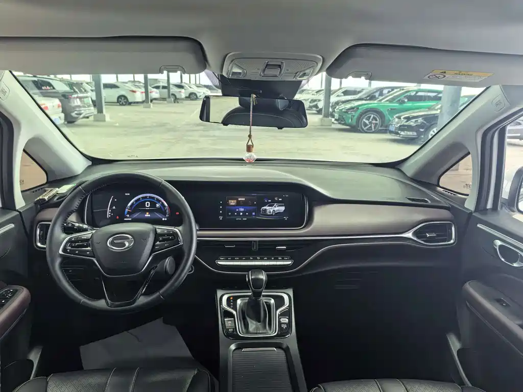 GAC Motor Trumpchi M6 — фото 10
