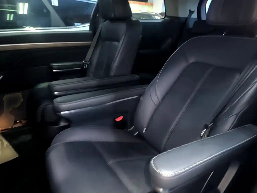 GAC Motor Trumpchi M8 — фото 17
