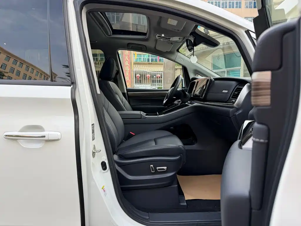 GAC Motor Trumpchi M8 — фото 25