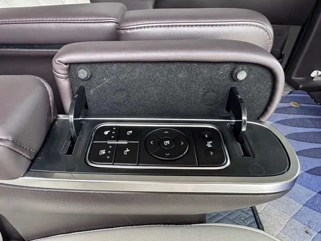 GAC Motor Trumpchi M8 — фото 13