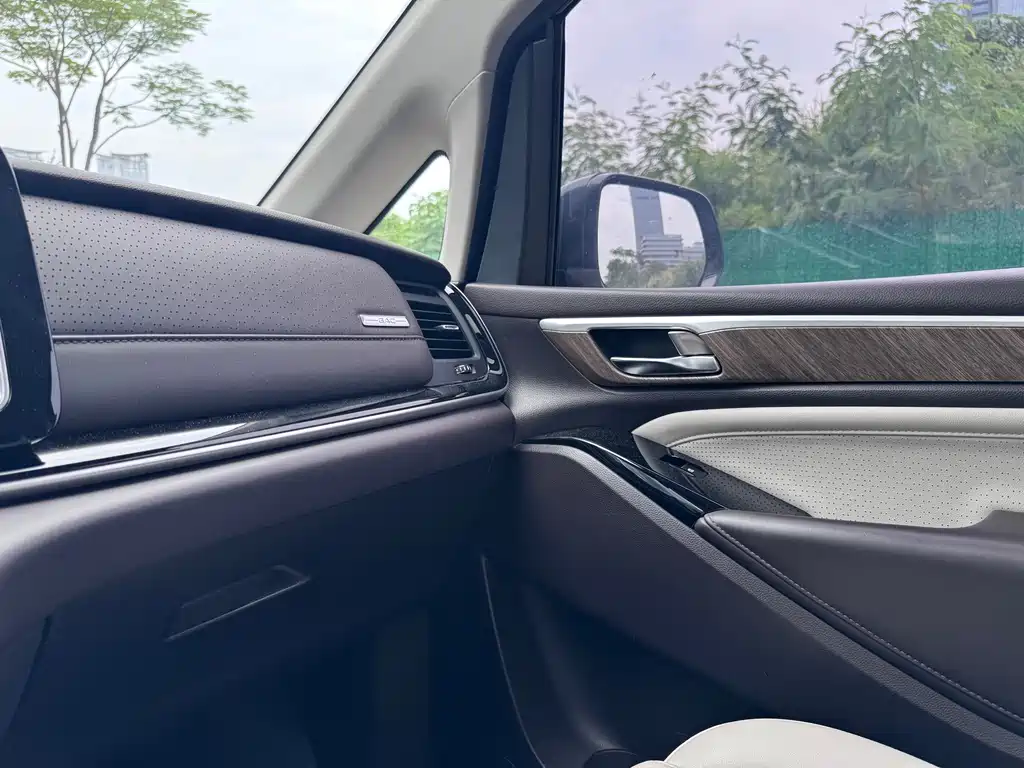 GAC Motor Trumpchi M8 — фото 26