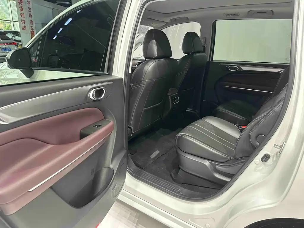 GAC Motor Trumpchi M6 — фото 15