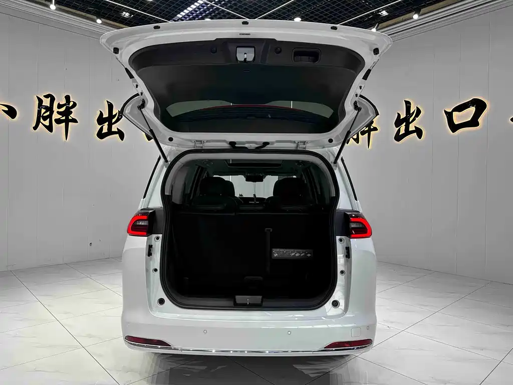 GAC Motor Trumpchi M6 — фото 18