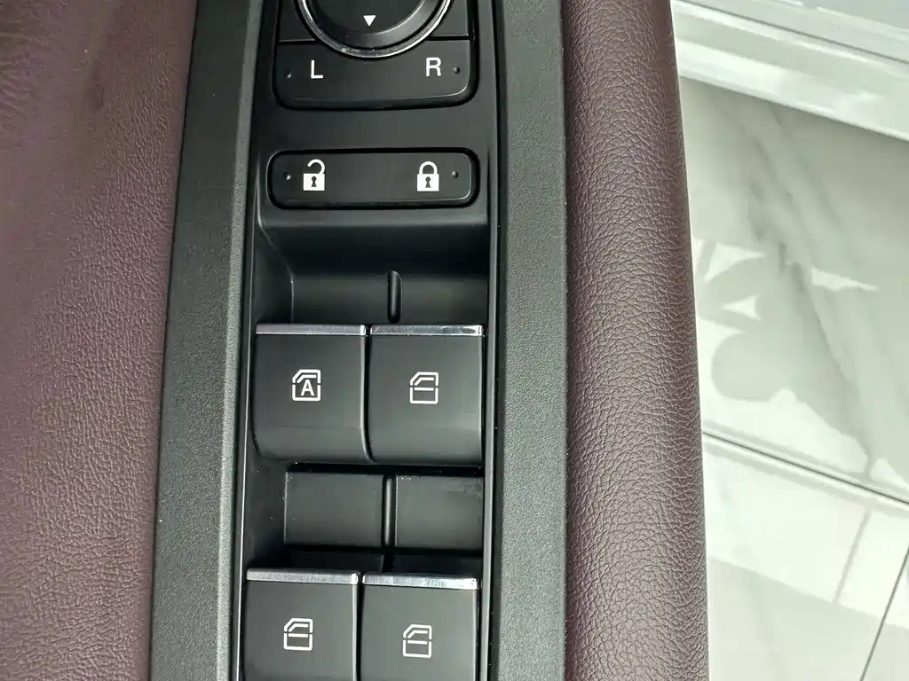 GAC Motor Trumpchi M6 — фото 11