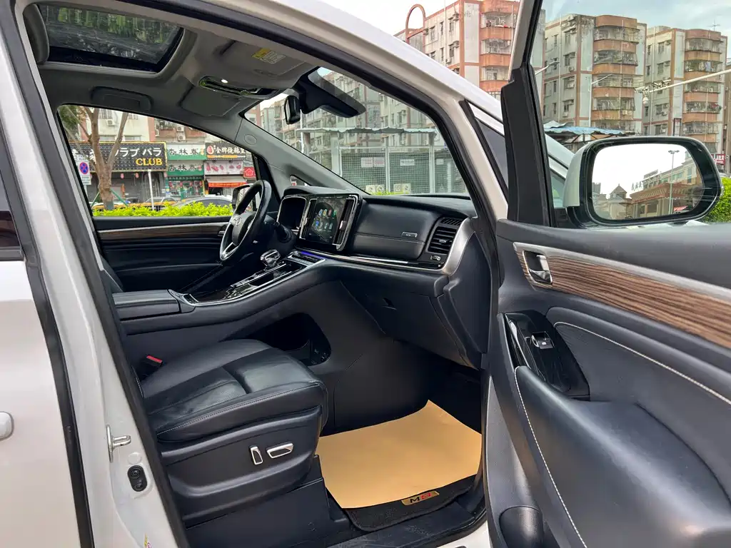 GAC Motor Trumpchi M8 — фото 14