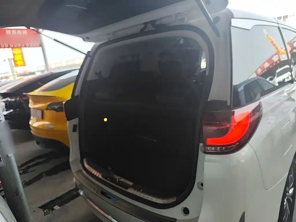 GAC Motor Trumpchi M8 — фото 19