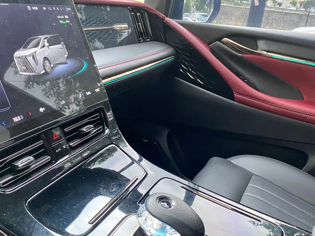 GAC Motor Trumpchi M8 — фото 15