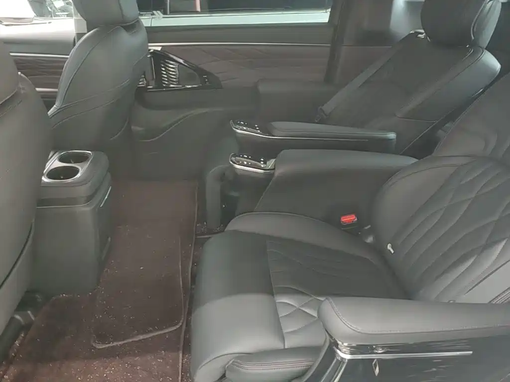 GAC Motor Trumpchi M8 — фото 17