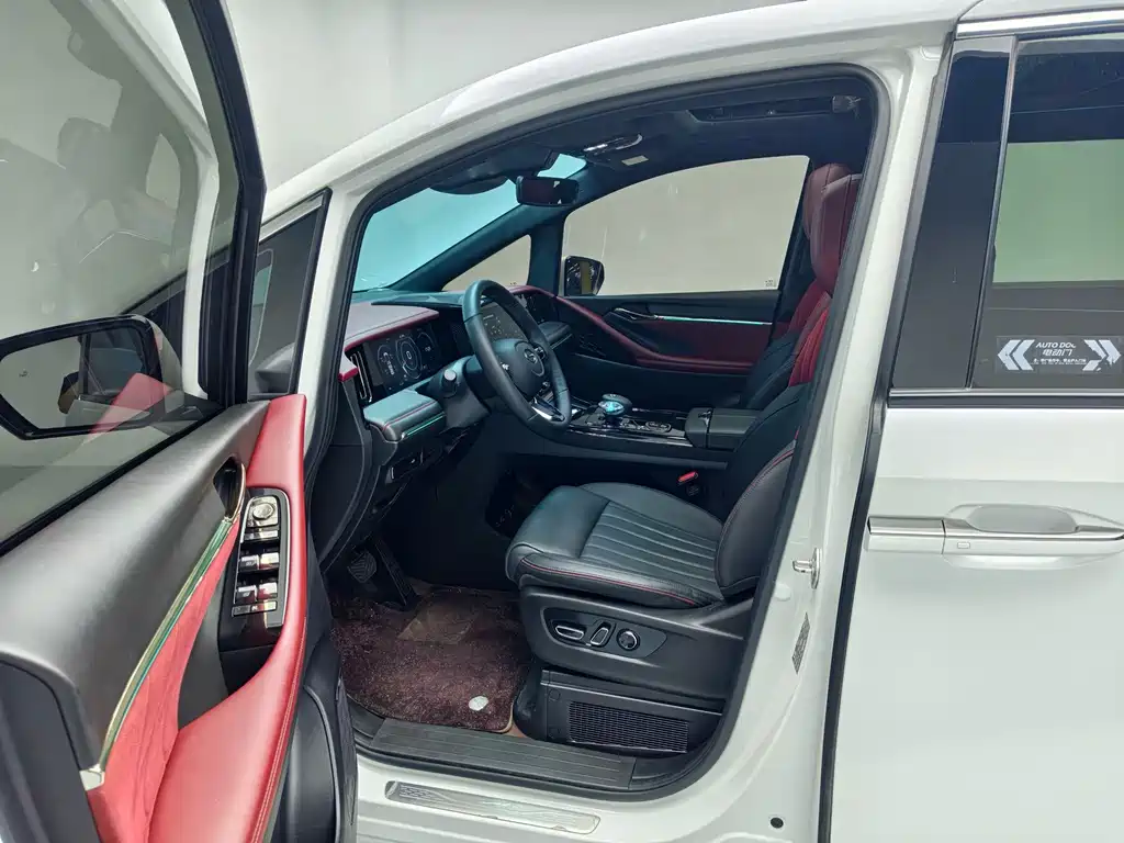 GAC Motor Trumpchi M8 — фото 17
