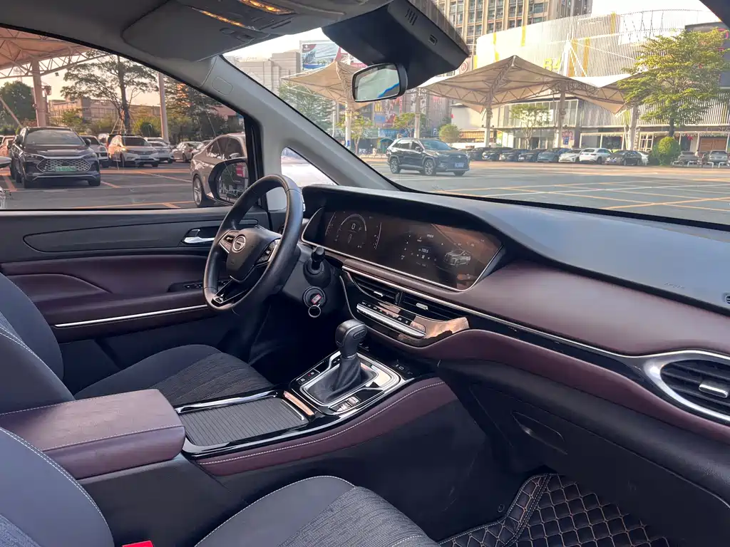 GAC Motor Trumpchi M6 — фото 19