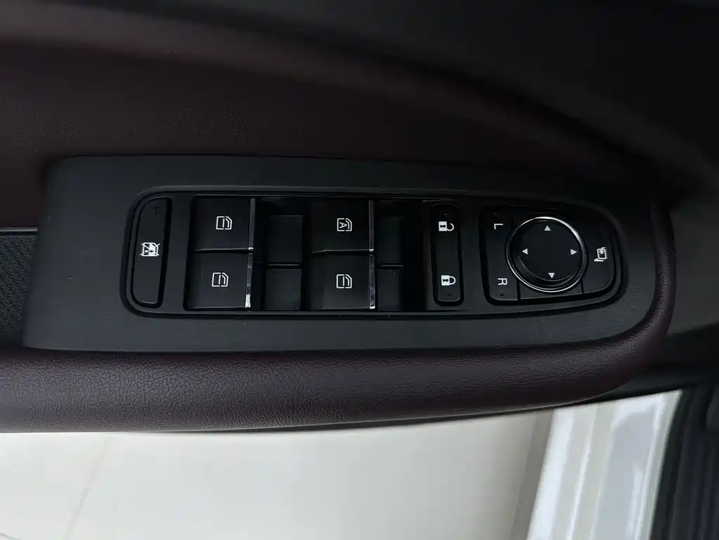 GAC Motor Trumpchi M6 — фото 17