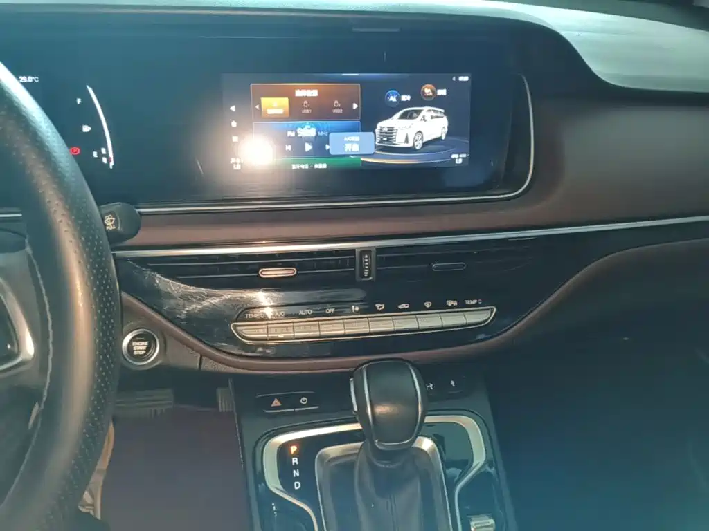 GAC Motor Trumpchi M6 — фото 13