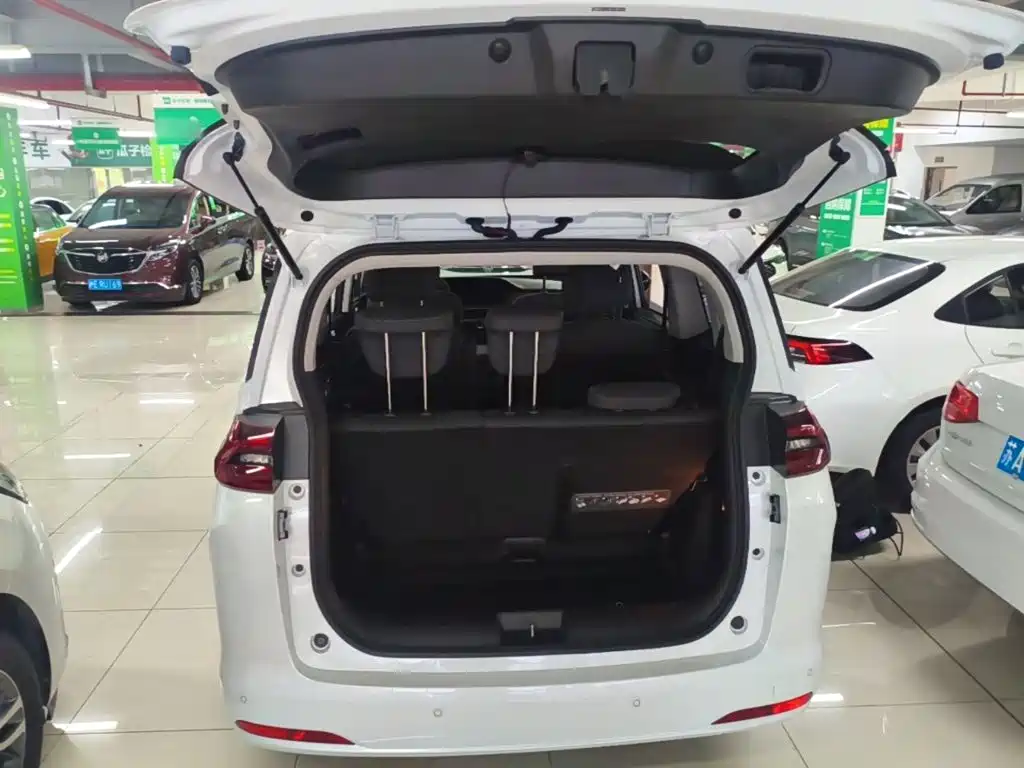 GAC Motor Trumpchi M6 — фото 19