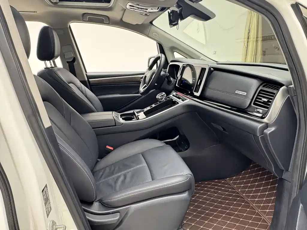 GAC Motor Trumpchi M8 — фото 15
