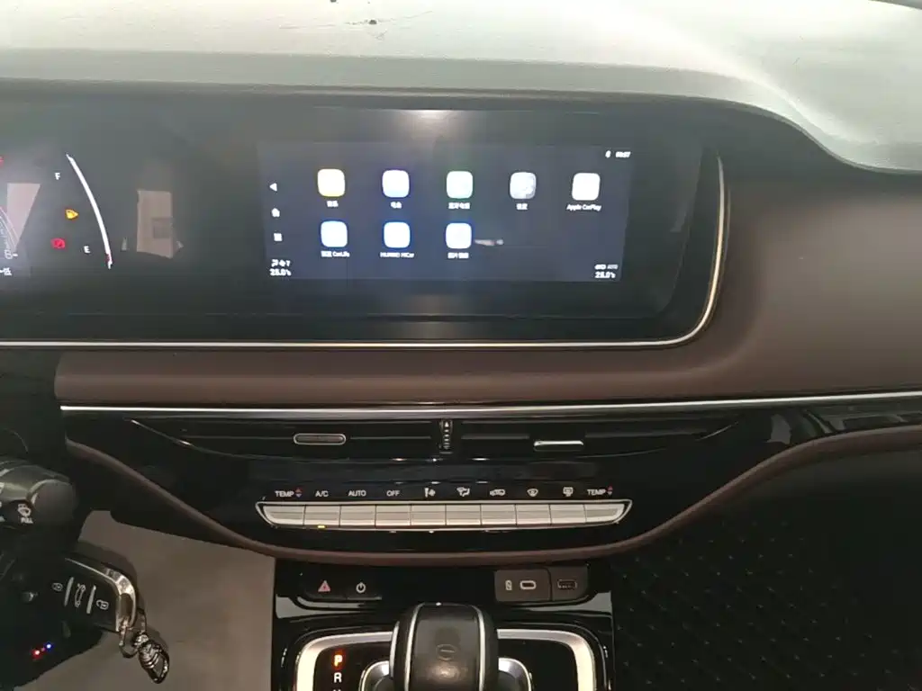 GAC Motor Trumpchi M6 — фото 13