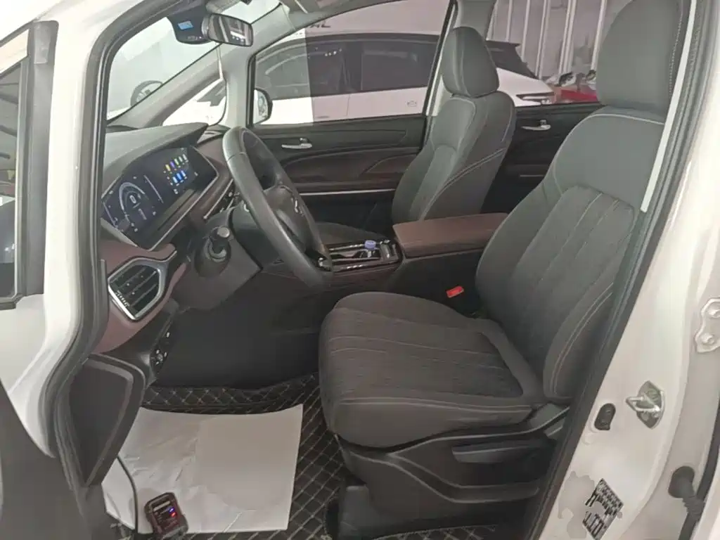 GAC Motor Trumpchi M6 — фото 15