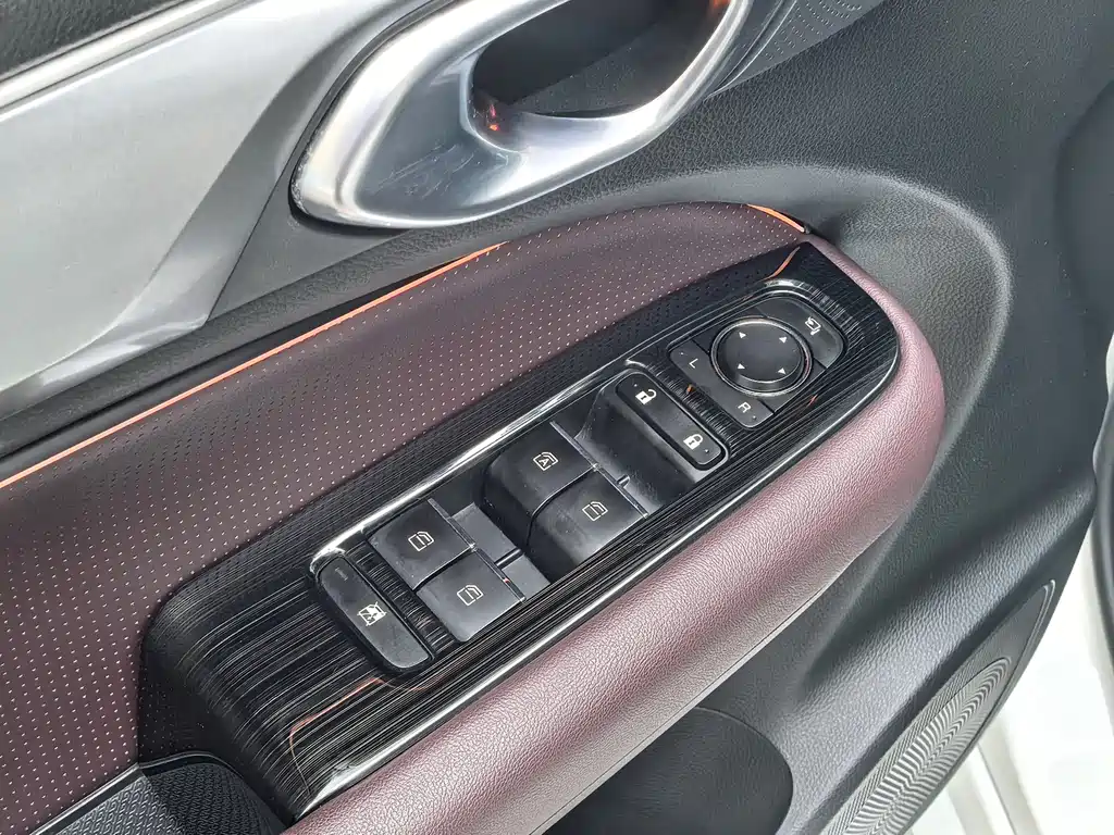 GAC Motor Trumpchi M6 — фото 11