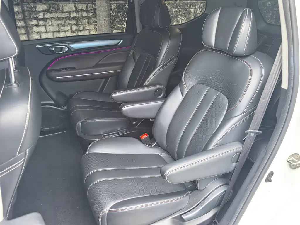 GAC Motor Trumpchi M6 — фото 15