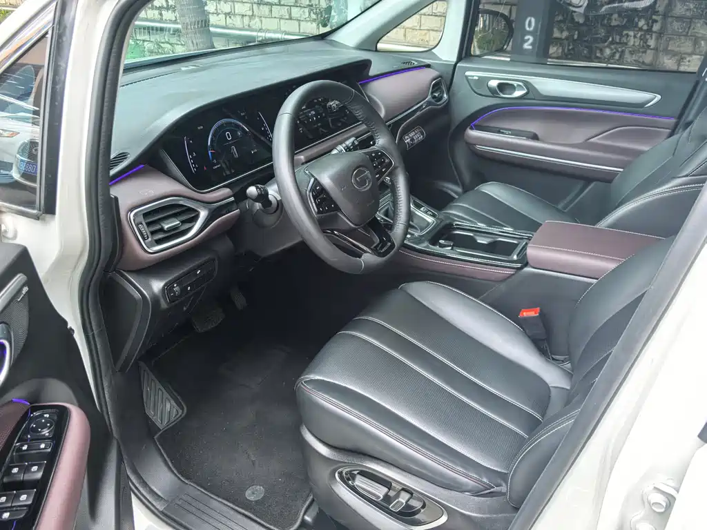 GAC Motor Trumpchi M6 — фото 10