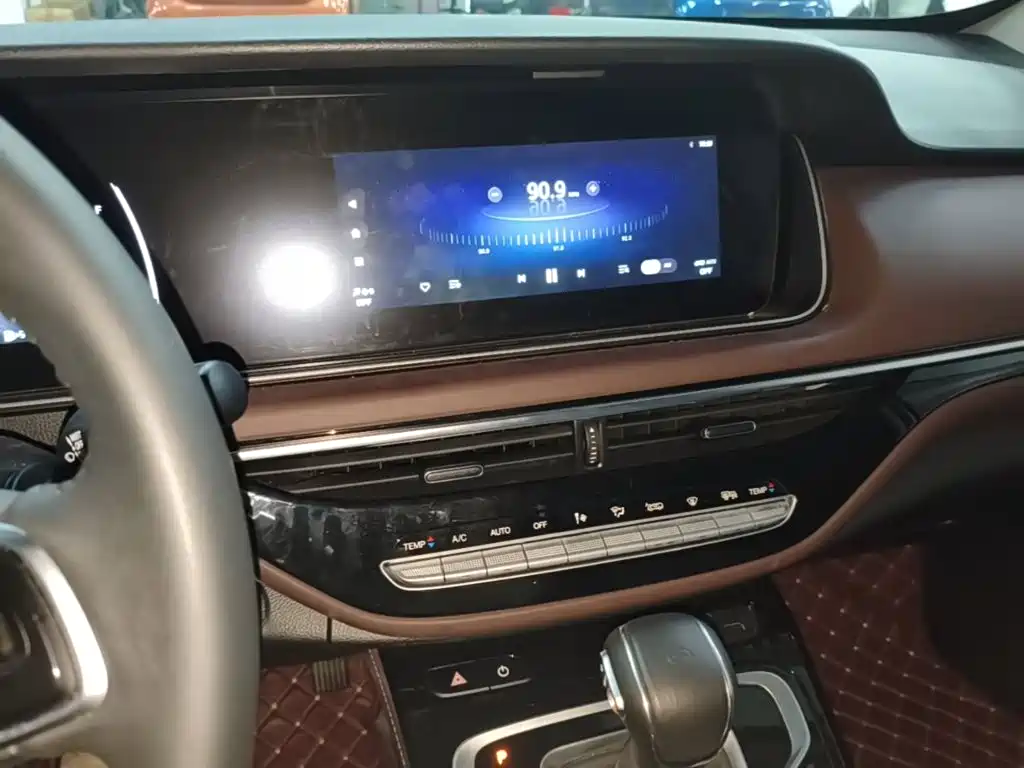 GAC Motor Trumpchi M6 — фото 13