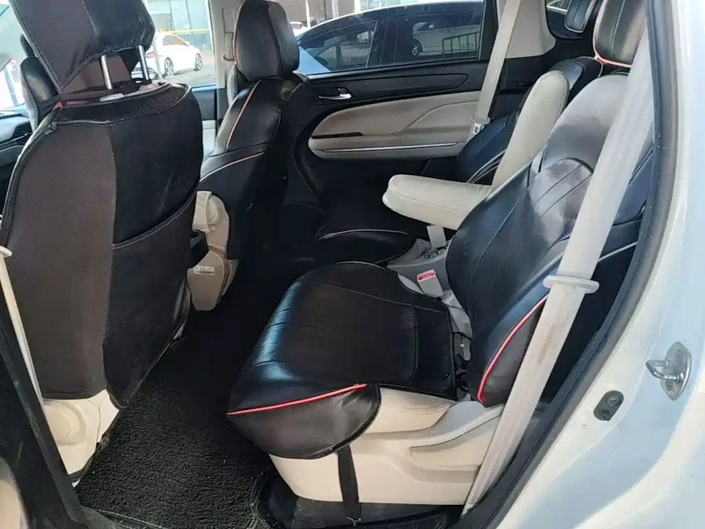 GAC Motor Trumpchi M6 — фото 17
