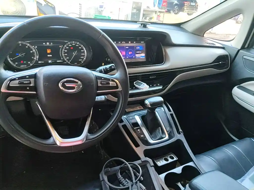 GAC Motor Trumpchi M6 — фото 10