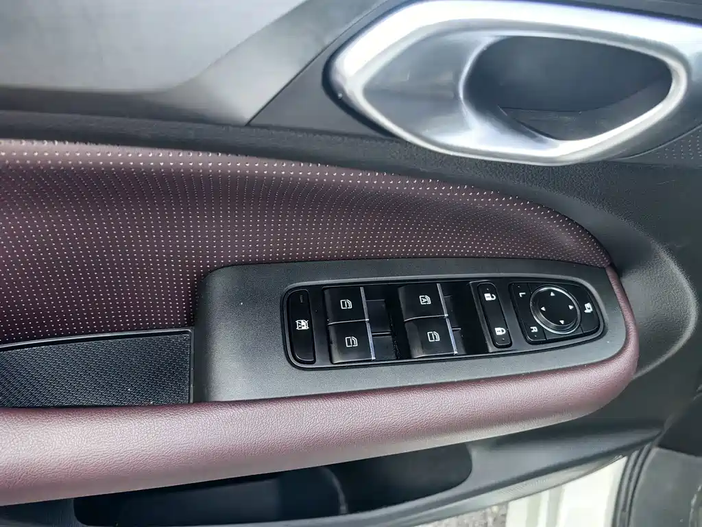 GAC Motor Trumpchi M6 — фото 8
