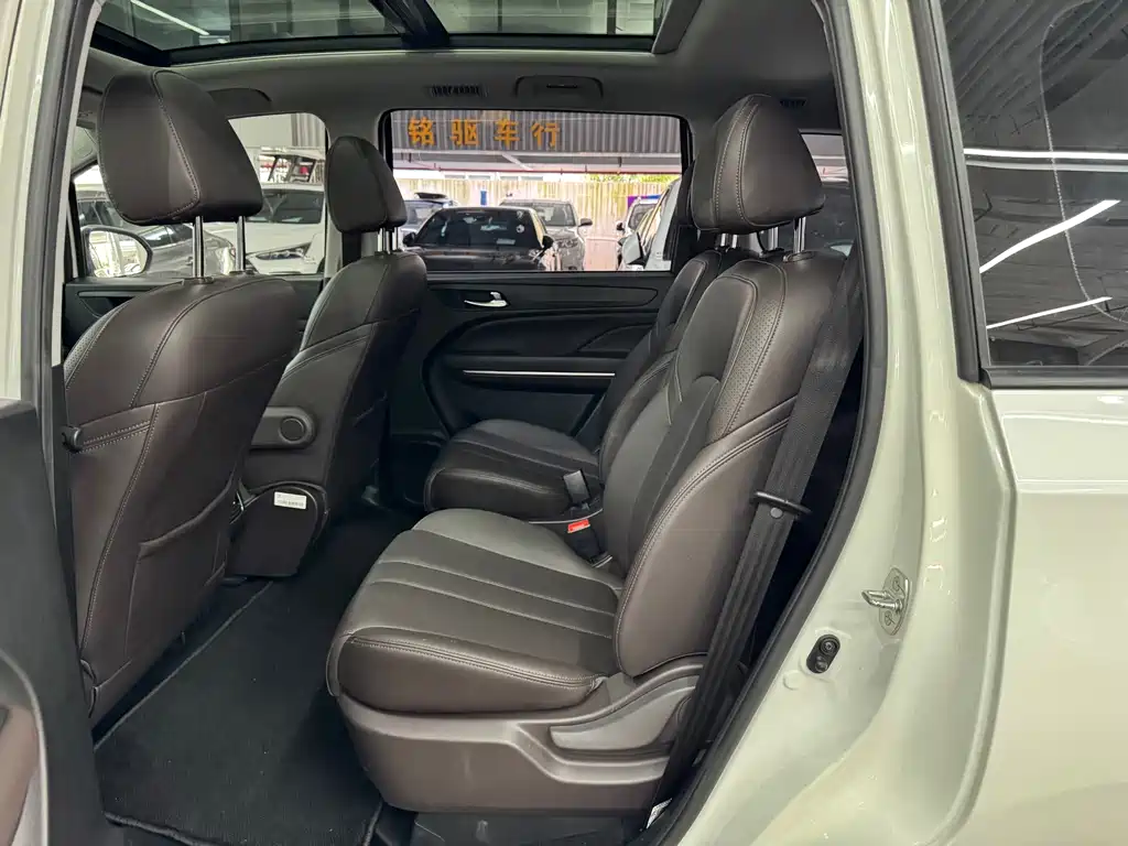 GAC Motor Trumpchi M6 — фото 11