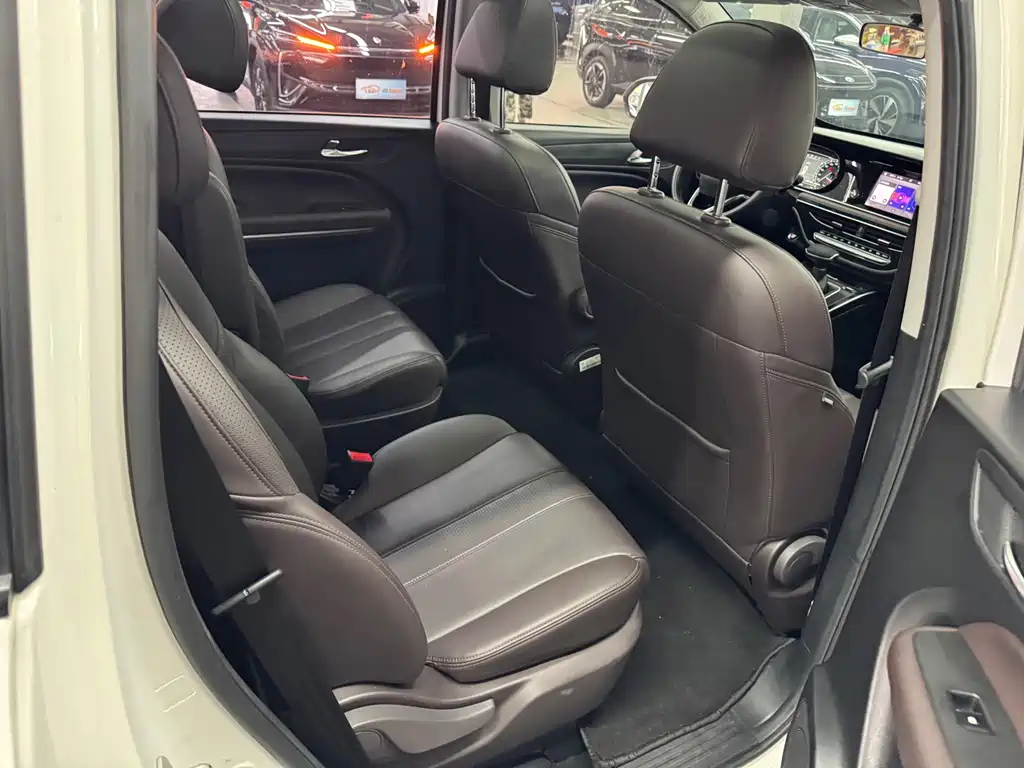 GAC Motor Trumpchi M6 — фото 18