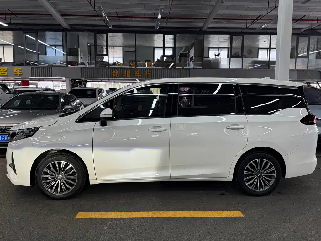 GAC Motor Trumpchi M6 — фото 3
