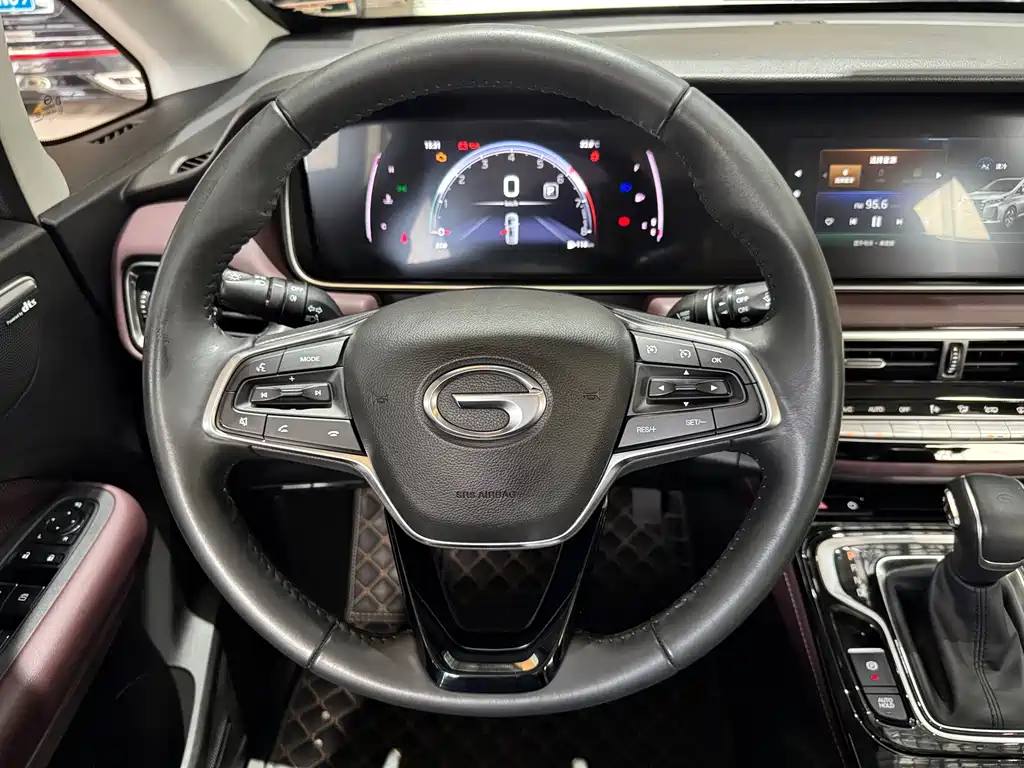 GAC Motor Trumpchi M6 — фото 13