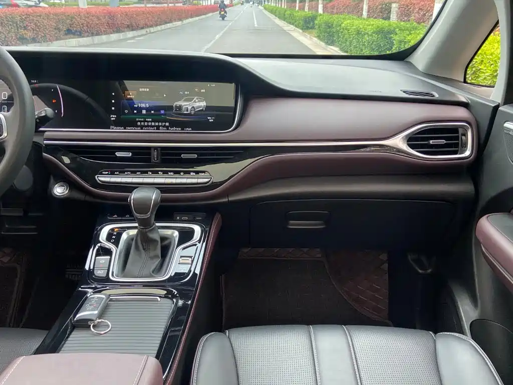 GAC Motor Trumpchi M6 — фото 9