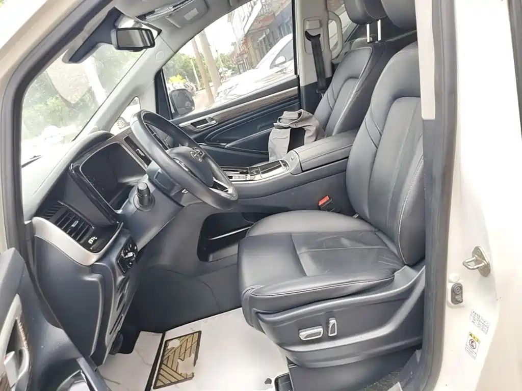 GAC Motor Trumpchi M8 — фото 15