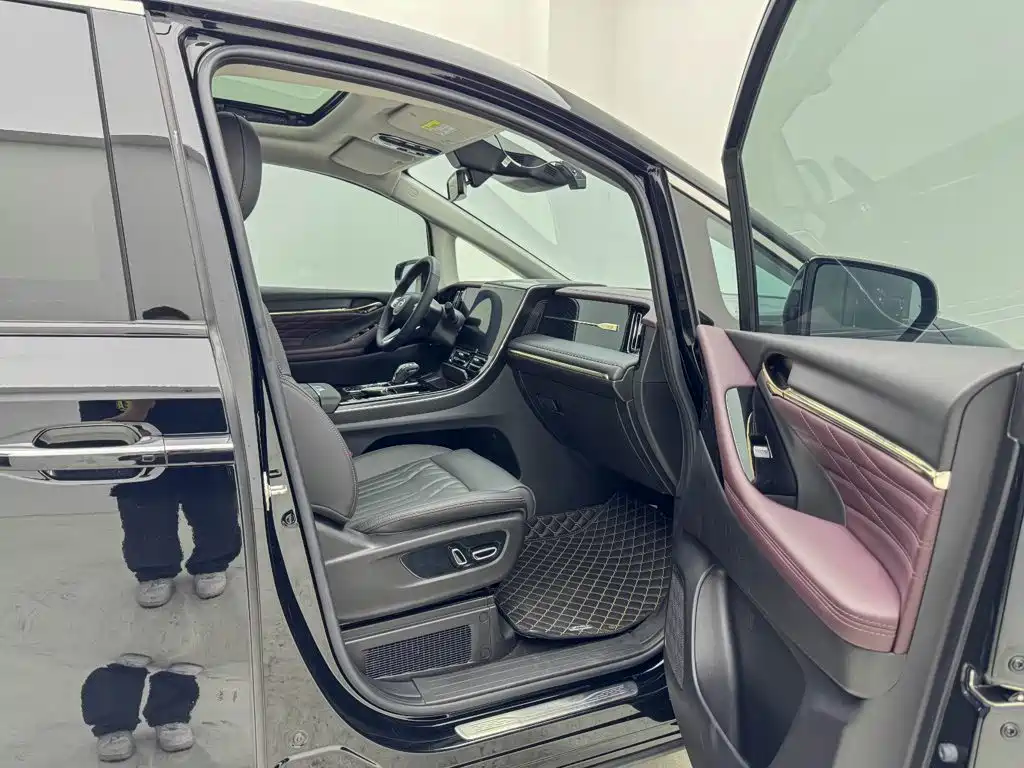 GAC Motor Trumpchi M8 — фото 21