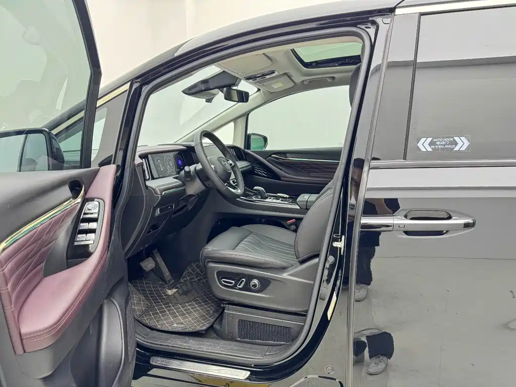 GAC Motor Trumpchi M8 — фото 10