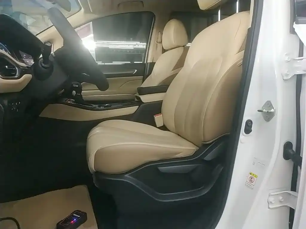 GAC Motor Trumpchi M6 — фото 15