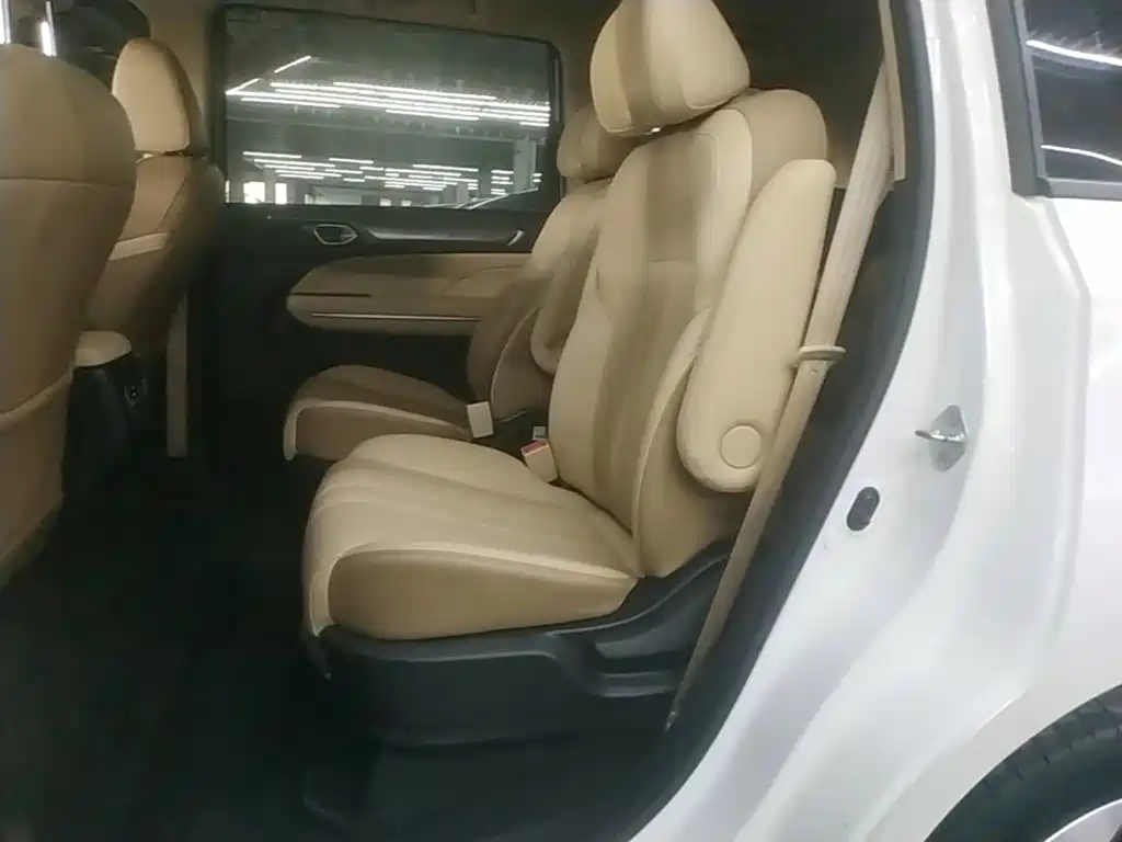 GAC Motor Trumpchi M6 — фото 17