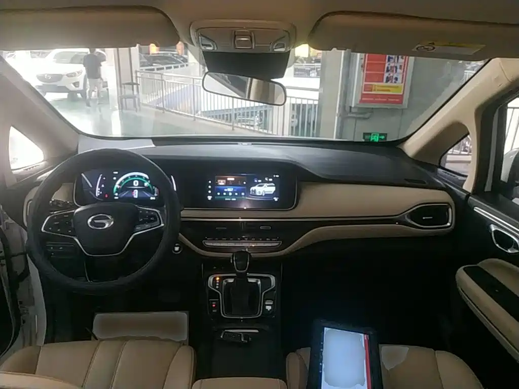GAC Motor Trumpchi M6 — фото 10