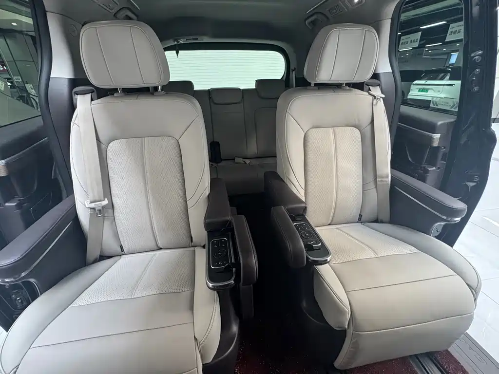 GAC Motor Trumpchi M8 — фото 10
