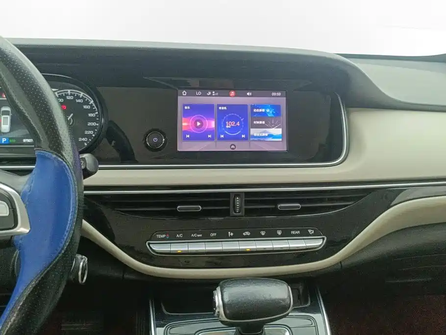 GAC Motor Trumpchi M6 — фото 13