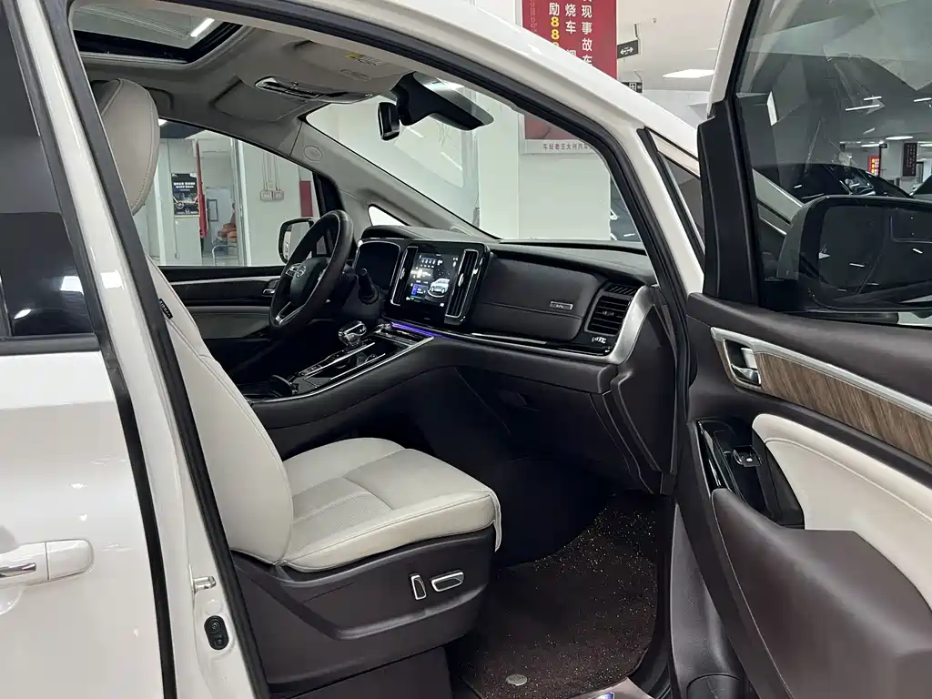 GAC Motor Trumpchi M8 — фото 10