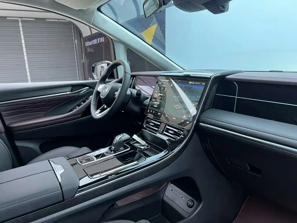GAC Motor Trumpchi M8 — фото 20