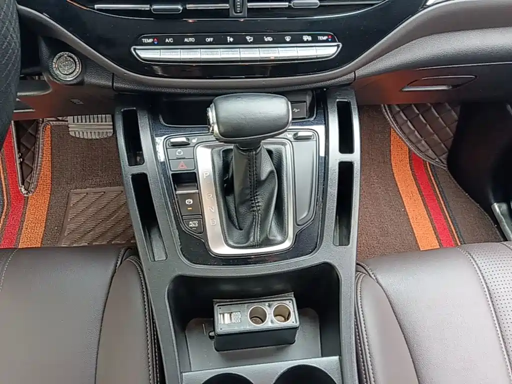 GAC Motor Trumpchi M6 — фото 10