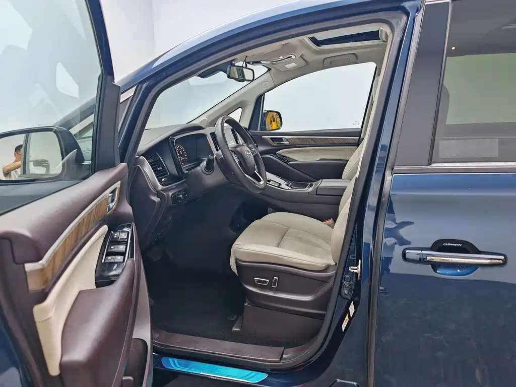 GAC Motor Trumpchi M8 — фото 14