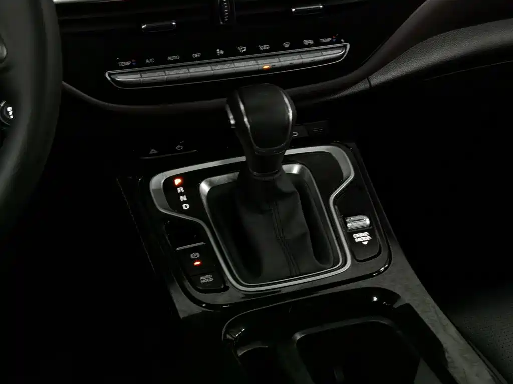 GAC Motor Trumpchi M6 — фото 13